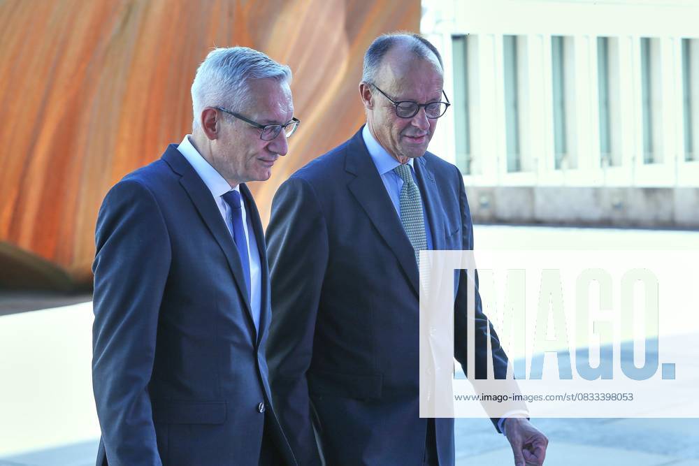 BND Central handover of office The new BND chief Martin Jäger and Federal Chancellor Friedrich Merz CDU