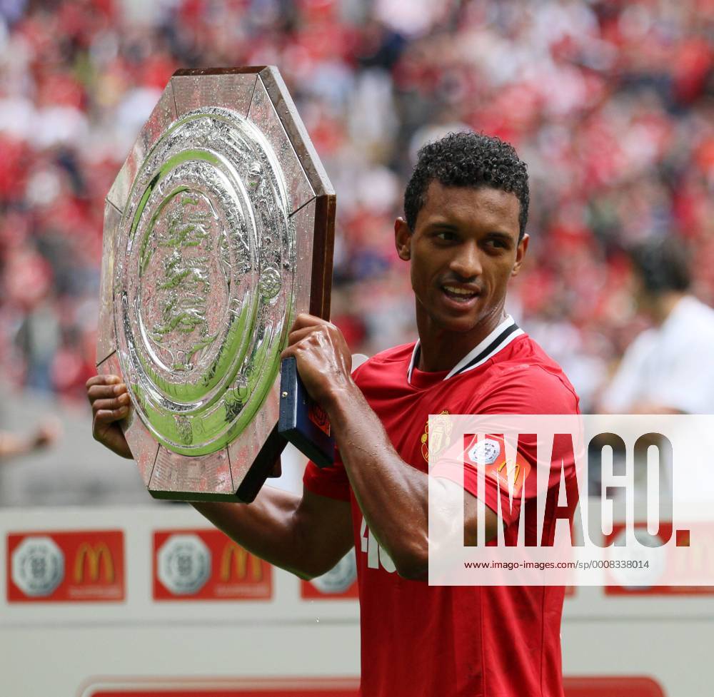 Manchester United ManUs Nani celebrates with the trophy Community Shield Manchester City v Manchester United ManU 7th August, 2011 . o0 Sieg Siegerehrung Objekte Pokal Trophäe