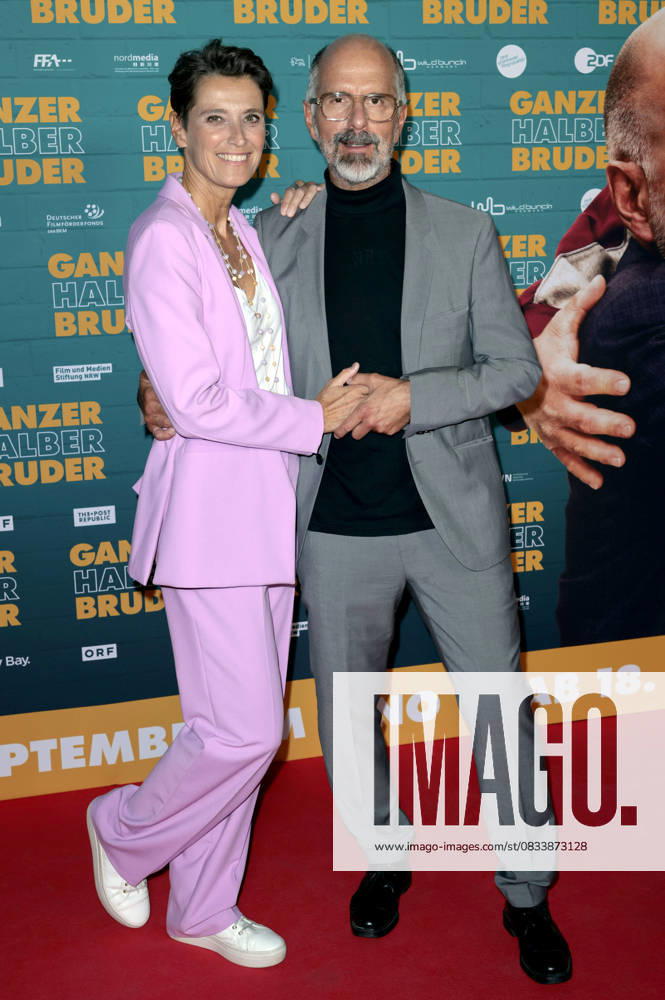 Christoph Maria Herbst with his wife Gisi Herbst at the premiere of the movie Ganzer halber Bruder at Cinedom Cologne, 15 09 2025 Foto:xR.xSchmiegeltx xFuturexImagex bruder_5991