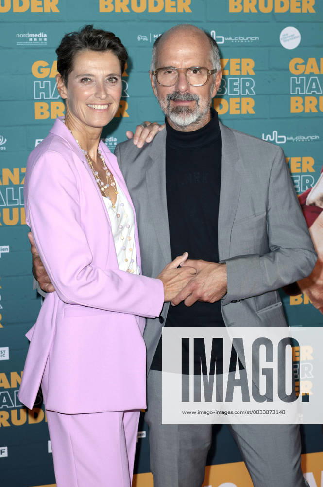Christoph Maria Herbst with his wife Gisi Herbst at the premiere of the movie Ganzer halber Bruder at Cinedom Cologne, 15 09 2025 Foto:xR.xSchmiegeltx xFuturexImagex bruder_5994