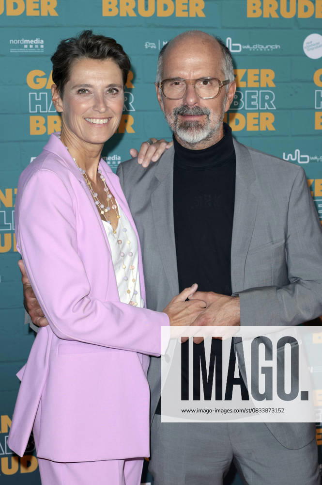 Christoph Maria Herbst with his wife Gisi Herbst at the premiere of the movie Ganzer halber Bruder at Cinedom Cologne, 15 09 2025 Foto:xR.xSchmiegeltx xFuturexImagex bruder_5995