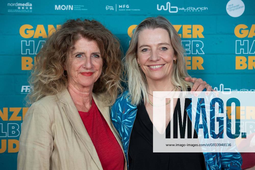F l Julia SCHMITT, actress, Antje MAIRICH, actress, red carpet, red carpet show, arrival, film premiere GANZER HALBER BRUDER on 15 09 2025 at the Cinedom cinema in Cologne,