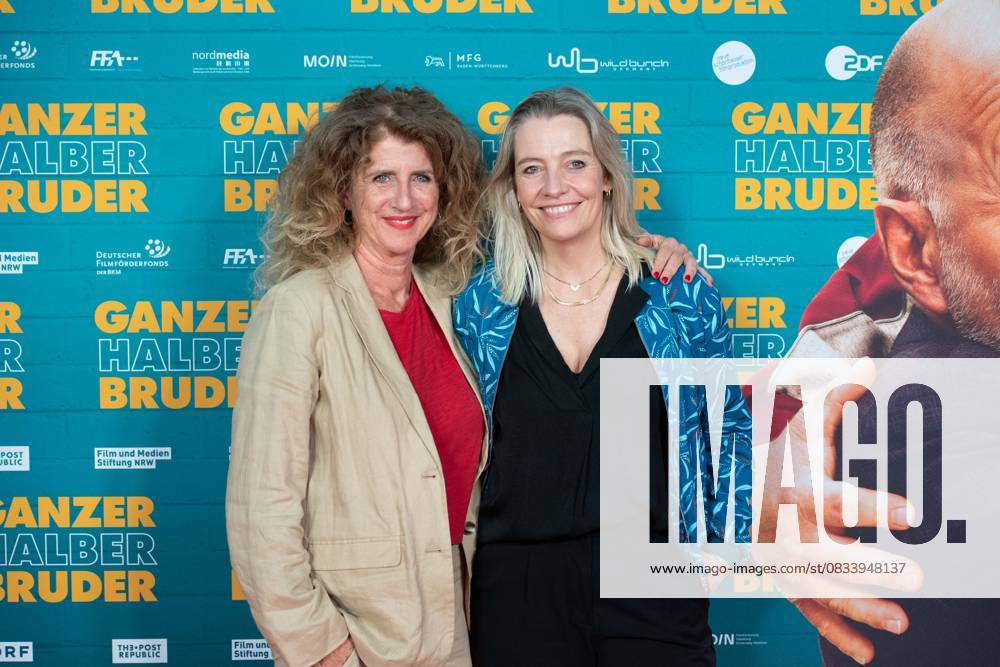 F l Julia SCHMITT, actress, Antje MAIRICH, actress, red carpet, red carpet show, arrival, film premiere GANZER HALBER BRUDER on 15 09 2025 at the Cinedom cinema in Cologne,