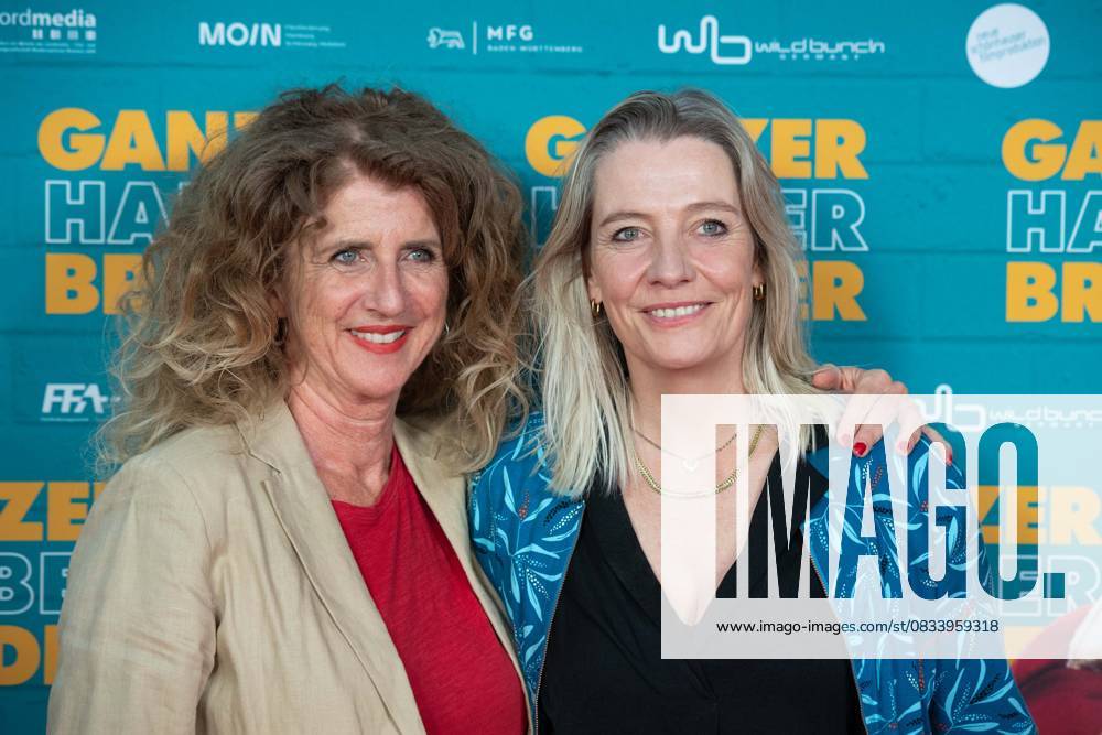 F l Julia SCHMITT, actress, Antje MAIRICH, actress, red carpet, red carpet show, arrival, film premiere GANZER HALBER BRUDER on 15 09 2025 at the Cinedom cinema in Cologne,