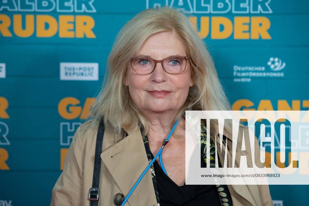 Sabine POSTEL, actress, red carpet, red carpet show, arrival, arrival, movie premiere GANZER HALBER BRUDER on 15 09 2025 at the Cinedom cinema in Cologne,