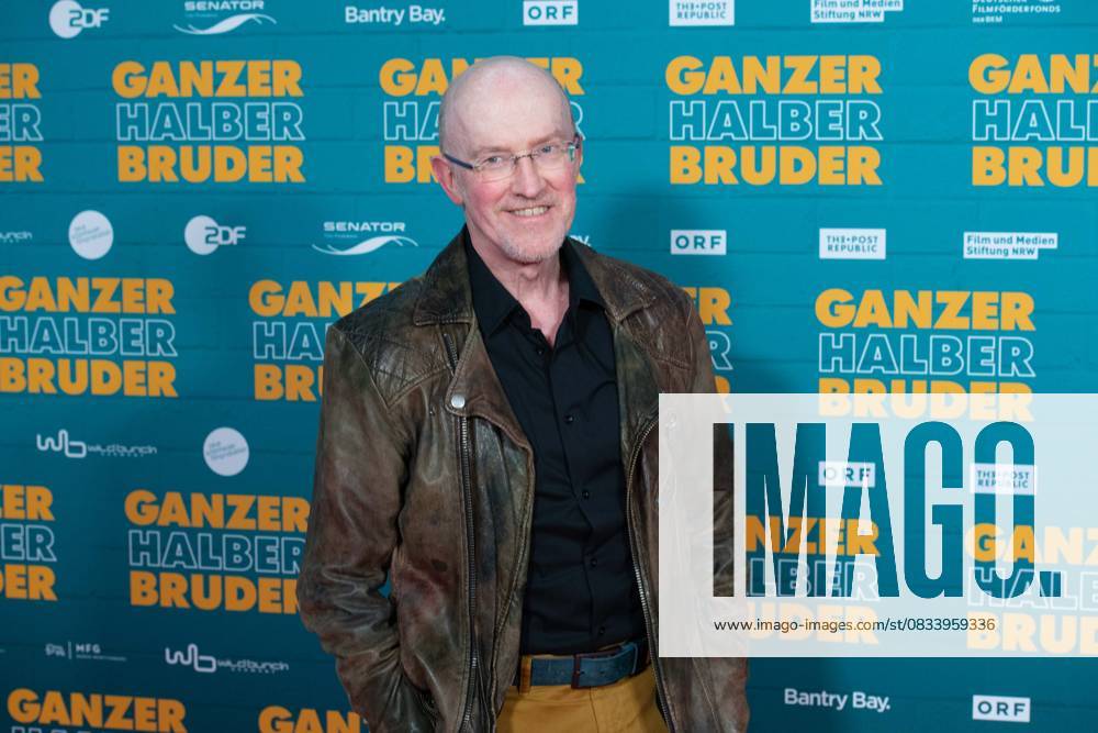 Peter NOTTMEIER, actor, red carpet, red carpet show, arrival, film premiere GANZER HALBER BRUDER on 15 09 2025 at the Cinedom cinema in Cologne,