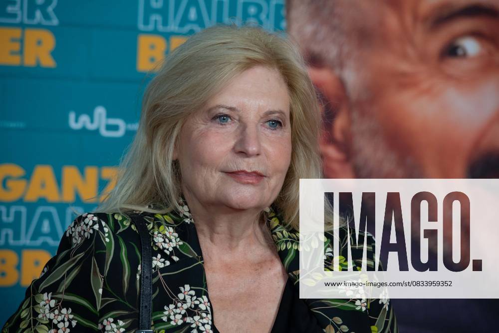 Sabine POSTEL, actress, red carpet, red carpet show, arrival, arrival, movie premiere GANZER HALBER BRUDER on 15 09 2025 at the Cinedom cinema in Cologne,