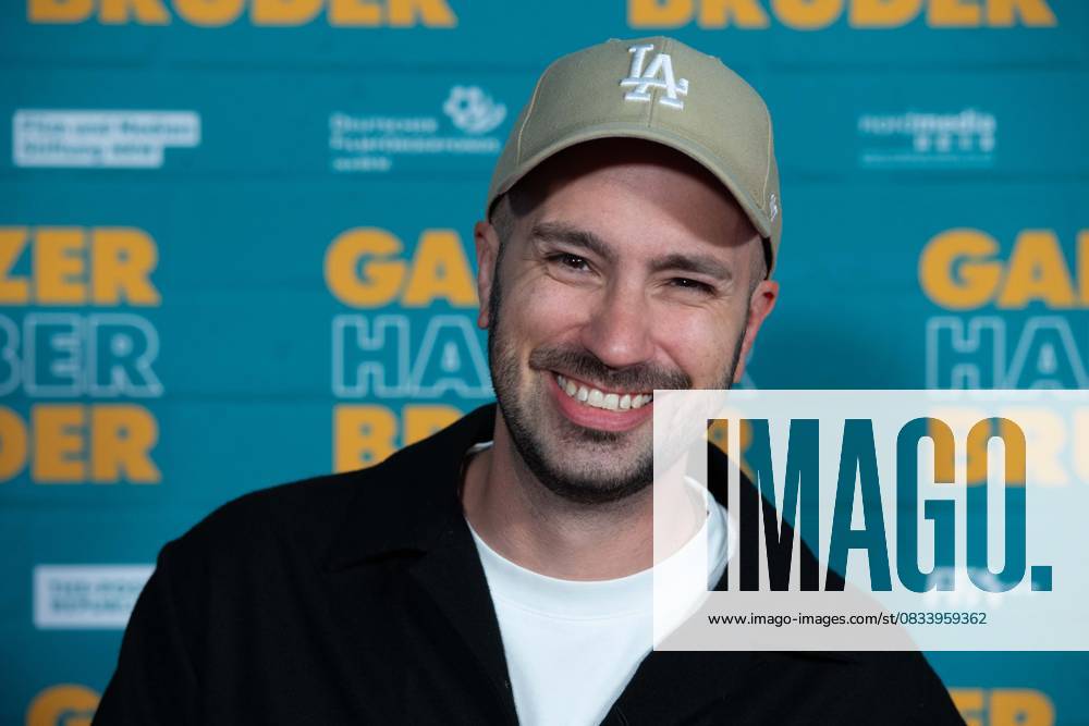 Dominik PORSCHEN, presenter, red carpet, red carpet show, arrival, film premiere GANZER HALBER BRUDER on 15 09 2025 at the Cinedom cinema in Cologne,