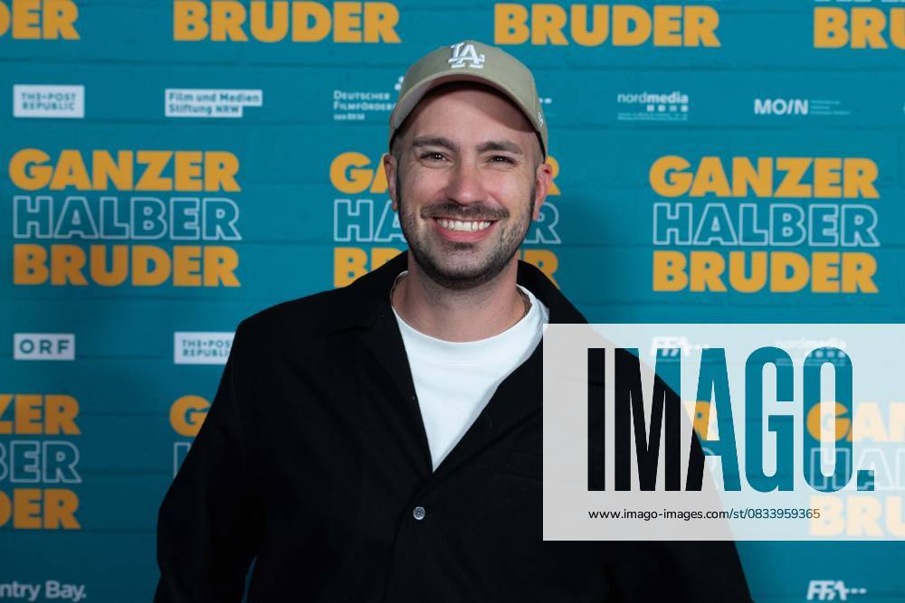 Dominik PORSCHEN, presenter, red carpet, red carpet show, arrival, film premiere GANZER HALBER BRUDER on 15 09 2025 at the Cinedom cinema in Cologne,