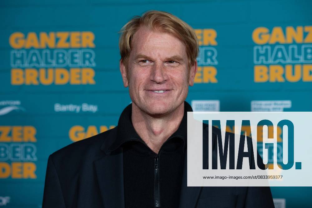 Enno KALISCH, actor, red carpet, red carpet show, arrival, arrival, film premiere GANZER HALBER BRUDER on 15 09 2025 at the Cinedom cinema in Cologne,