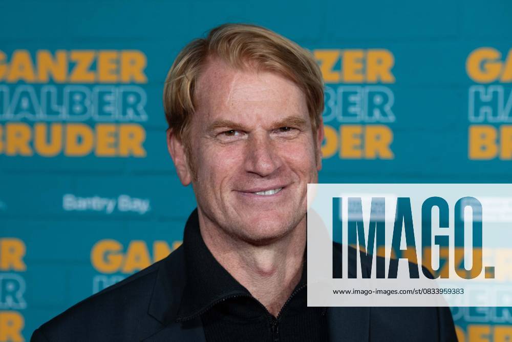 Enno KALISCH, actor, red carpet, red carpet show, arrival, arrival, film premiere GANZER HALBER BRUDER on 15 09 2025 at the Cinedom cinema in Cologne,