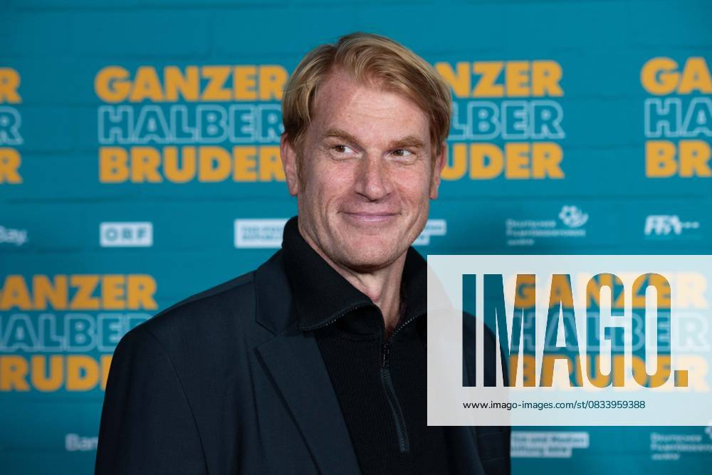 Enno KALISCH, actor, red carpet, red carpet show, arrival, arrival, film premiere GANZER HALBER BRUDER on 15 09 2025 at the Cinedom cinema in Cologne,
