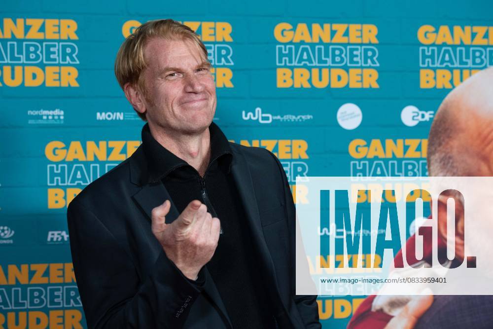 Enno KALISCH, actor, red carpet, red carpet show, arrival, arrival, film premiere GANZER HALBER BRUDER on 15 09 2025 at the Cinedom cinema in Cologne,