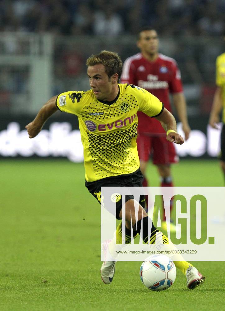Fußball Bundesliga Saison 2011 2012, 1. Spieltag : Borussia Dortmund-Hamburger SV 3-1 im Signal Iduna Park in Dortmund- Mario Götze (BVB) Fussball,Herren,Männer,Liga,Bundesliga,DFL,Aktion,Ganzkörper,Freisteller,hoch
