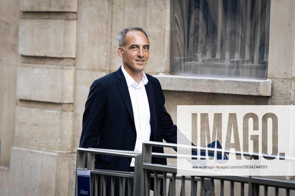 Sebastien Lecornu Met With Raphael Glucksmann At The Hotel Matignon, In Paris Raphael Glucksmann, Co-president of the French centre-left Place Publique (PP) party, arrives at the Hotel Matignon in Paris, France, on September 17, 2025, for a meeting with the new French Prime Minister Sebastien Lecornu. Paris Paris France