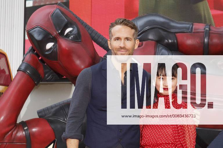 (L to R) Canadian actor Ryan Reynolds and Japanese actress Shiori Kutsuna, pose for the cameras during the Japan Premiere for their film Deadpool 2 on May 29, 2018, Tokyo, Japan. The second installment of the Marvel hit movie will be released in Japan on June 1st. (gxta_DPool2jp004)