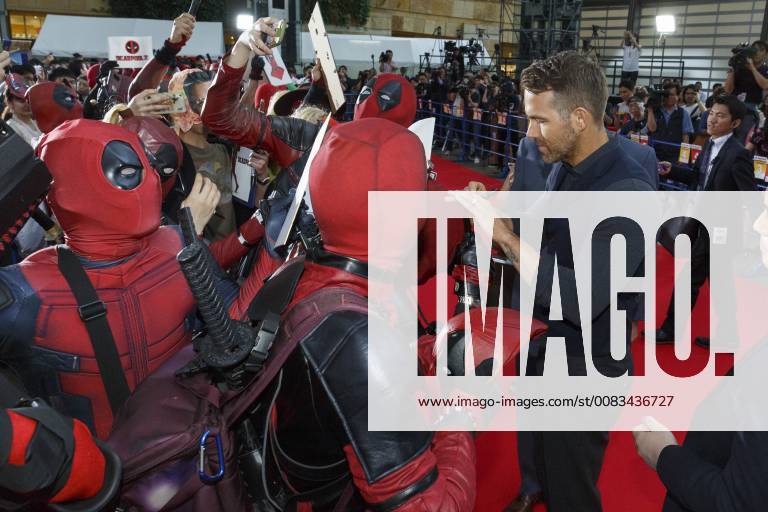 Canadian actor Ryan Reynolds signs autographs for fans during the Japan Premiere for his film Deadpool 2 on May 29, 2018, Tokyo, Japan. The second installment of the Marvel hit movie will be released in Japan on June 1st. (gxta_DPool2jp015)