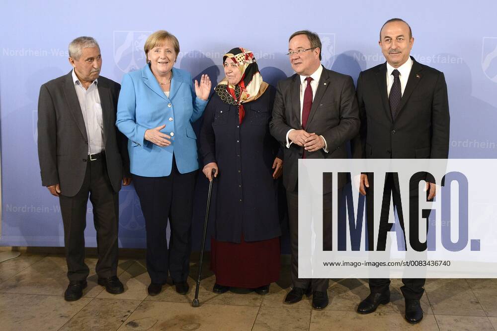 Angela Merkel Mevlüde Genc with family Armin Laschet and Mevlüt Cavusoglu on arrival in the State Chancellery on the occasion of the commemoration 25 years after the arson attack on a Turkish family in Solingen 1993 Düsseldorf 29 05 2018 Foto:xJ.xFuturexImage