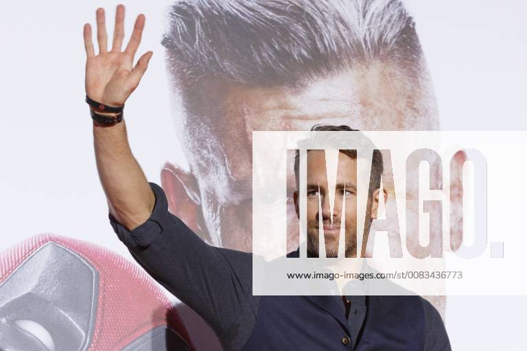 Canadian actor Ryan Reynolds greets to the audience during the Japan Premiere for his film Deadpool 2 on May 29, 2018, Tokyo, Japan. The second installment of the Marvel hit movie will be released in Japan on June 1st. (gxta_DPool2jp042)