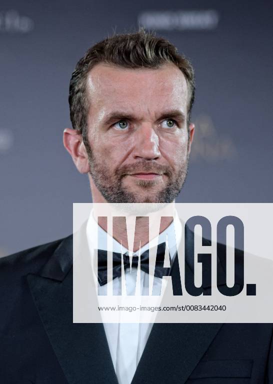 Polish premiere of Cold War (Zimna wojna) directed by Pawel Pawlikowski in Warsaw Tomasz Kot Polish premiere of Cold War (Zimna wojna) directed by Pawel Pawlikowski that competed for the Palme d Or at the 2018 Cannes Film Festival is held on May 28, 2018 in Warsaw, Poland. At Cannes, Pawlikowski won the award for Best Director. EN_01322282_0103