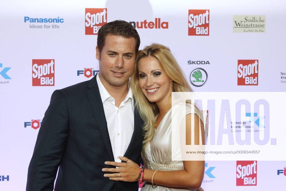 Lars Ricken (BVB Nachwuchskoordinator) und seine Ehefrau Andrea Kaiser beim Sport Bild Award 2011 am 8.8.2011 in Hamburg SportBild Award 2011 in Hamburg o00 Fußball Familie