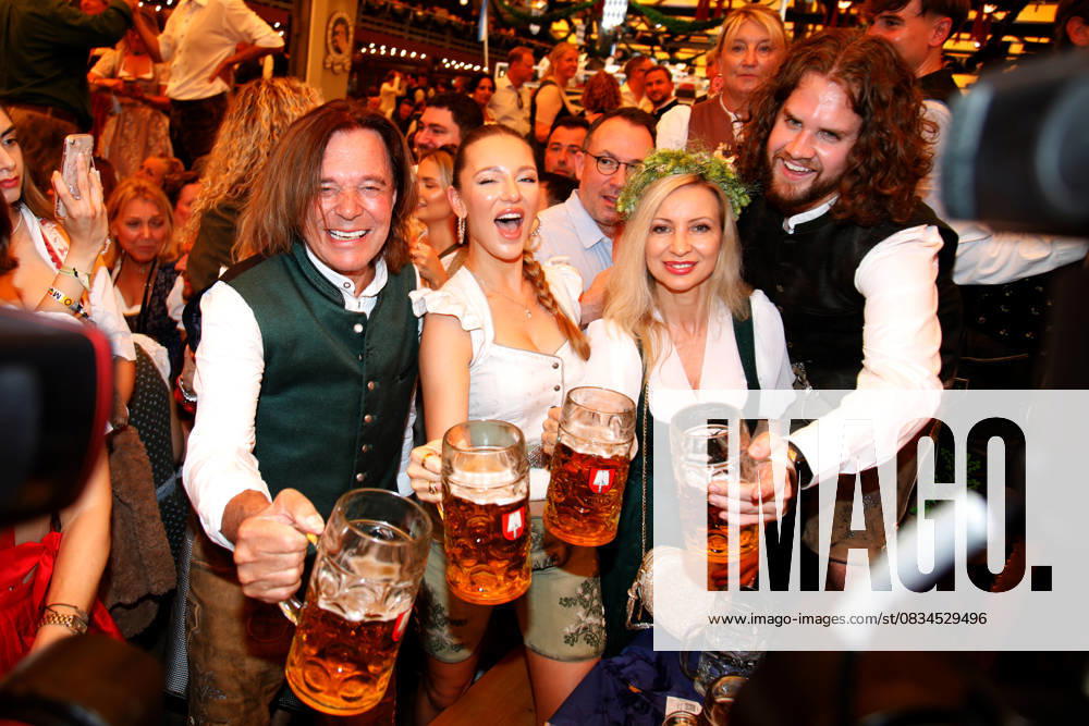190 Munich Oktoberfest Munich, 20 9 2025 Juergen Drews, daughter Joelina Drews, Ramona Drews and Adrian Louis, boyfriend of Joelina Drews Opening of the 190 Munich Oktoberfest at the Schottenhamel on the Theresienwiese in Munich 1 day Bavaria Germany