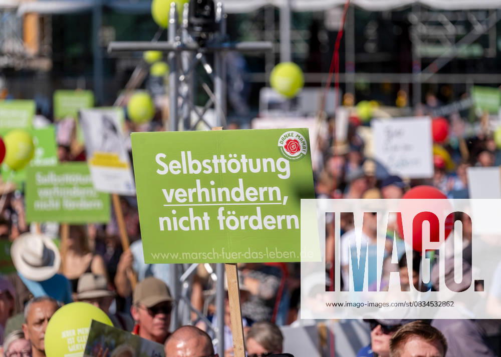 Zahlreiche Abtreibungsgegner haben am Samstag (20.09.2025) in Berlin an einem Marsch fuer das Leben teilgenommen. Initiator war der Bundesverband Lebensrecht. Ein Polizeisprecher sprach am Nachmittag von rund 2.500 Teilnehmerinnen und Teilnehmern. Start und Endpunkt war der Hauptbahnhof. Bei zwei Gegenveranstaltungen im Berliner Regierungsviertel forderten mehrere Hundert Menschen unter anderem eine Entkriminalisierung von Schwangerschaftsabbruechen. Bei der vom Bundesverband Lebensrecht initiierten Demonstration hiess es auf Plakaten unter anderem Abtreibung ist Unrecht , No Children - no Future , Menschenwuerde kennt kein Alter und Inklusion beginnt vor der Geburt . Unterstuetzt wurden sie von einigen katholischen Bischoefen.(Siehe