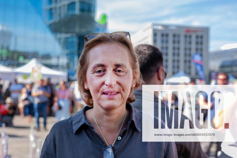 Zahlreiche Abtreibungsgegner haben am Samstag (20.09.2025) in Berlin an einem Marsch fuer das Leben teilgenommen. (Foto: Beatrix von Storch, AfD) Initiator war der Bundesverband Lebensrecht. Ein Polizeisprecher sprach am Nachmittag von rund 2.500 Teilnehmerinnen und Teilnehmern. Start und Endpunkt war der Hauptbahnhof. Bei zwei Gegenveranstaltungen im Berliner Regierungsviertel forderten mehrere Hundert Menschen unter anderem eine Entkriminalisierung von Schwangerschaftsabbruechen. Bei der vom Bundesverband Lebensrecht initiierten Demonstration hiess es auf Plakaten unter anderem Abtreibung ist Unrecht , No Children - no Future , Menschenwuerde kennt kein Alter und Inklusion beginnt vor der Geburt . Unterstuetzt wurden sie von einige