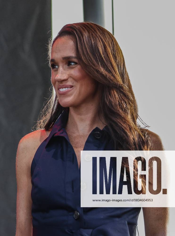 Princess Meghan Markle, Duchess of Sussex, took the stage at One805 Live Concert at movie star Costner s Santa Barbara oceanfront estate in Summerland, CA, where Harry was about to give out the Heart of the Community Awardâ€�. One805.org is a multi-million-dollar fundraiser supporting mental health for Santa Barbara Countyâ€⠢s first responders. Santa Barbara USA - ZUMAk144 20250920_znp_k144_008