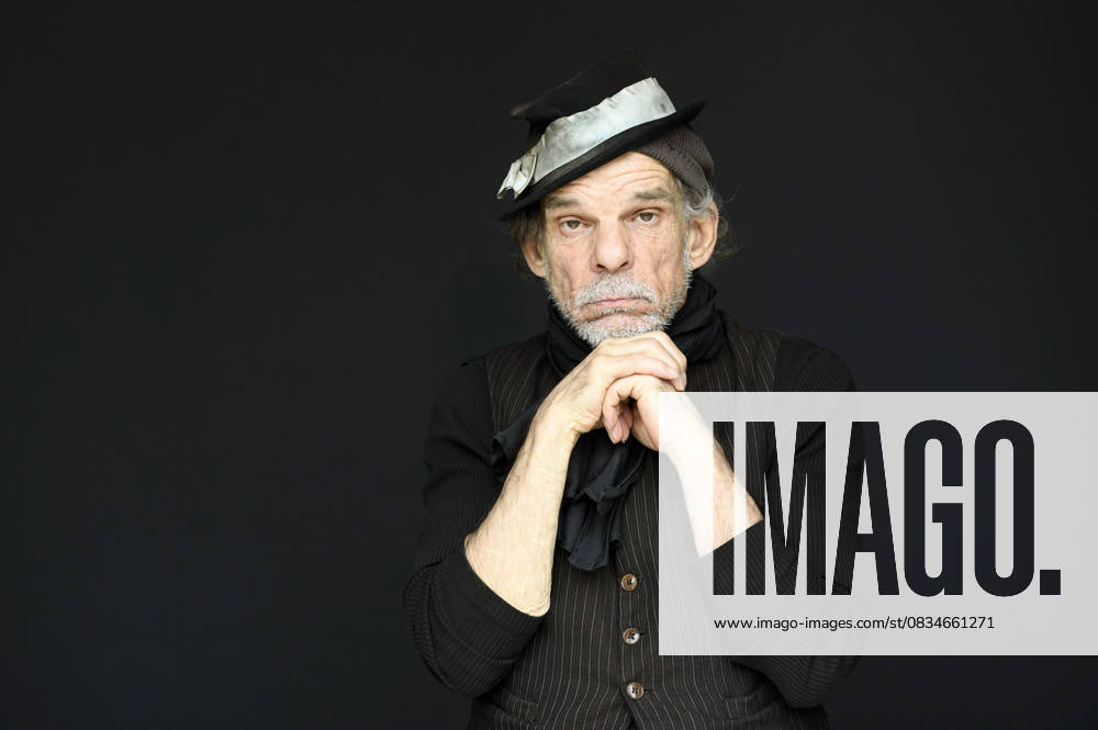 Denis Lavant at an exclusive photo shoot at the 73rd San Sebastian International Film Festival Festival Internacional de Cine de San Sebastian at the Hotel Maria Cristina San Sebastian, 21 09 2025 Foto:xC.xNiehausx xFuturexImagex lavant_5907