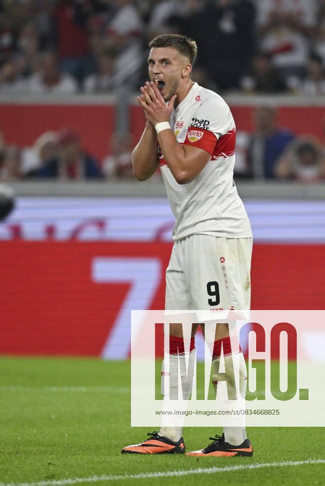 Ermedin Demirovic VfB Stuttgart (09) enttäuscht Gestik Geste Fußball Bundesliga, MHPArena, MHP Arena Stuttgart, Baden-Württemberg, Deutschland Ermedin Demirovic VfB Stuttgart (09) disappointed Gesture Gesture Football Bundesliga, MHPArena, MHP Arena Stuttgart, Baden-Württemberg, Germany