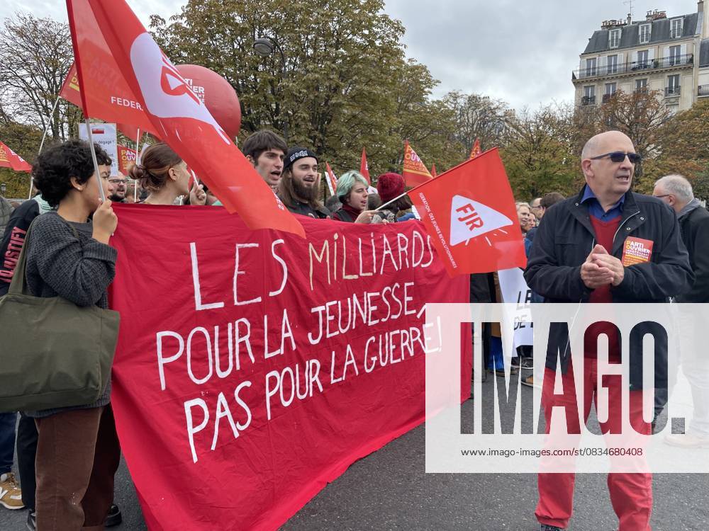 Protest against cost of living in Paris PARIS, FRANCE - OCTOBER 16: Protesters hold a banner as they march during a rally against soaring living costs in Paris, France on October 16, 2022. France World. Editorial use only. Please get in touch for any other usage.