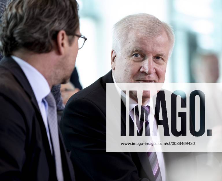 Federal Interior Minister Horst Seehofer CSU r in conversation with Federal Transport Minister Andreas Scheuer CSU I before the Cabinet meeting on 30 05 2018 in Berlin Berlin Germany