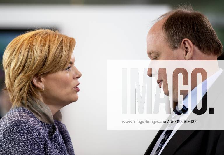 Federal Minister of Agriculture Julia Kloeckner CDU I in conversation with Helge Braun Chief of the Federal Chancellery r before the beginning of the Cabinet meeting on 30 05 2018 in Berlin Berlin Germany