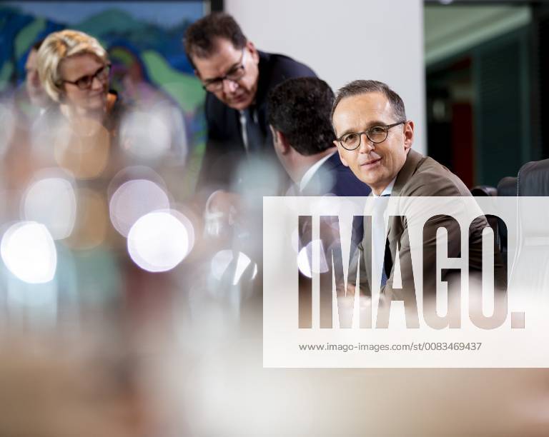 Federal Foreign Minister Heiko Maas SPD r before the beginning of the Cabinet meeting on 30 05 2018 in Berlin Berlin Germany