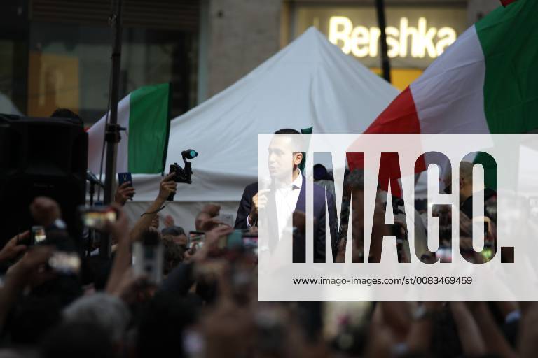 Italy: Manifestation with Luigi Di Maio Manifestation of the M5S in Naples with the militants of the M5S and with the political leader Luigi Di Maio. Naples Italy SalvatorexEsposito