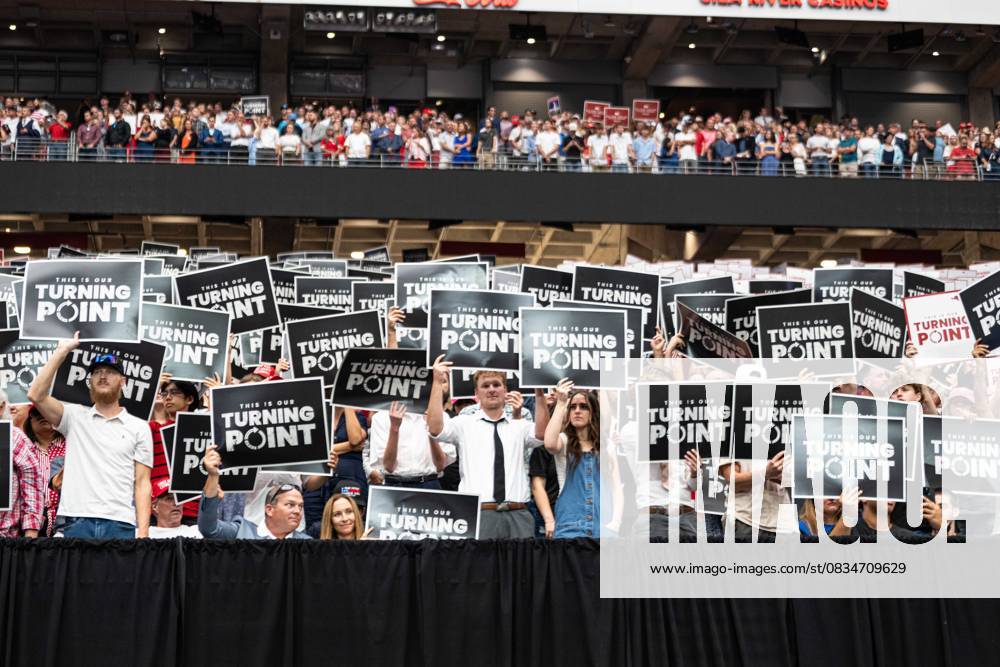 Bilder des Jahres 2025, News September 09 Trump pays tribute at Charlie Kirk memorial, widow says she has forgiven suspect ARIZONA, UNITED STATES - SEPTEMBER 21: Charlie Kirk supporters seen holding the This is our Turning point signs during the memorial service for conservative activist Charlie Kirk at State Farm Stadium in Glendale, Arizona, United States, on September 21, 2025. Jon Putman Anadolu Arizona United States. Editorial use only. Please get in touch for any other usage.