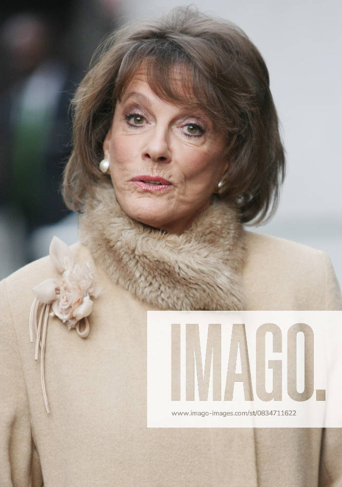 Esther Rantzen at the ITV studios London, England - 09.10.12, London, United Kingdom WENN 4118710
