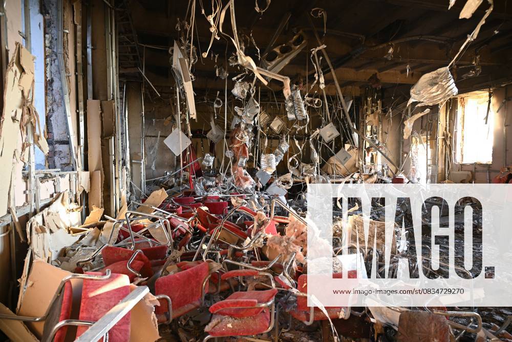 Bilder des Jahres 2025, News September 09 Russia Ukraine Drone Attack 9010646 22.09.2025 A view shows the assembly hall in a school building damaged in a reported Ukrainian drone attack in the course of Russia s military operation in Ukraine, near the resort town of Foros, Republic of Crimea, Russia. At least three people were killed and 16 injured as a result of the military strike on Crimea s southern coast, the republic s head Sergey Aksyonov said on Telegram. Konstantin Mihalchevskiy Sputnik Foros Republic of Crimea Russia
