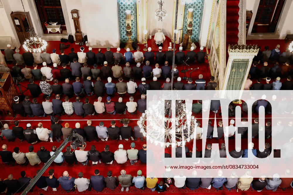 Mawlid al-Nabi in Istanbul ISTANBUL, TURKIYE - OCTOBER 07: Muslims gather at the Valide-i Cedid Mosque to pray during Mawlid al-Nabi, the birth anniversary of Muslims beloved Prophet Mohammad, in the Uskudar district of Istanbul, Turkiye on October 07, 2022. Istanbul Turkey. Editorial use only. Please get in touch for any other usage.