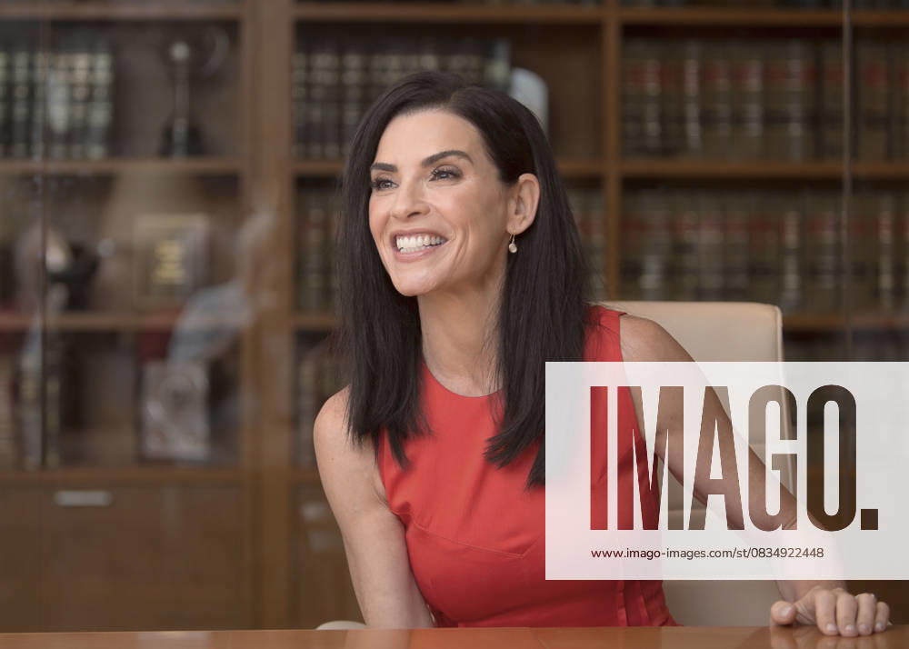 Julianna Margulies American Actress September 25, 2015 - Hollywood, CA, USA - Julianna Margulies The Good Wife on set