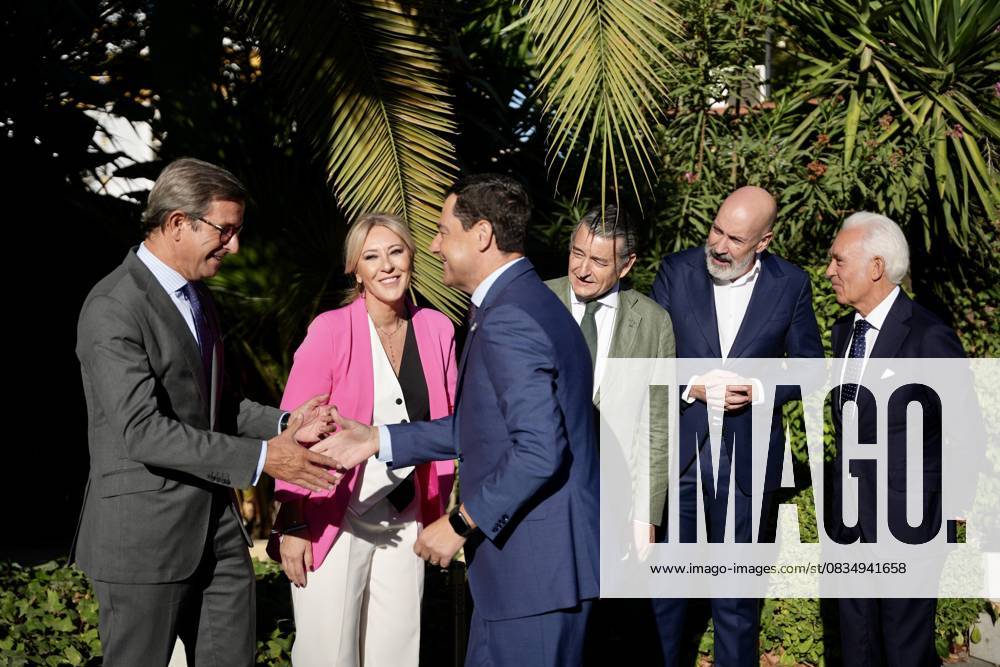 The President of the Junta de Andalucia, Juanma Moreno c with the Minister of the Presidency, Interior, Social Dialogue and Administrative Simplification of the Junta de Andalucia, Antonio Sanz 3d the Minister of Industry, Energy and Mines, Jorge Paradela 1i the Minister of Economy, Finance and European Funds and Government Spokesperson, Carolina Espana 2i the Director of El Confidencial, Nacho Caldero 2d the President of El Confidencial, JosÃ Antonio Sanchez 1d at the VII Foro Andalucia Investors Day de El Confidencial A 23 de septiembre de 2025, en Sevilla Andalucia, Spain The president of the Junta de Andalucia, Juanma Moreno, speaks at the VII Foro Andalucia Investors Day de El Confidencial 23 SEPTEMBER 2025 Maria JosÃpez Europa Press 6975288