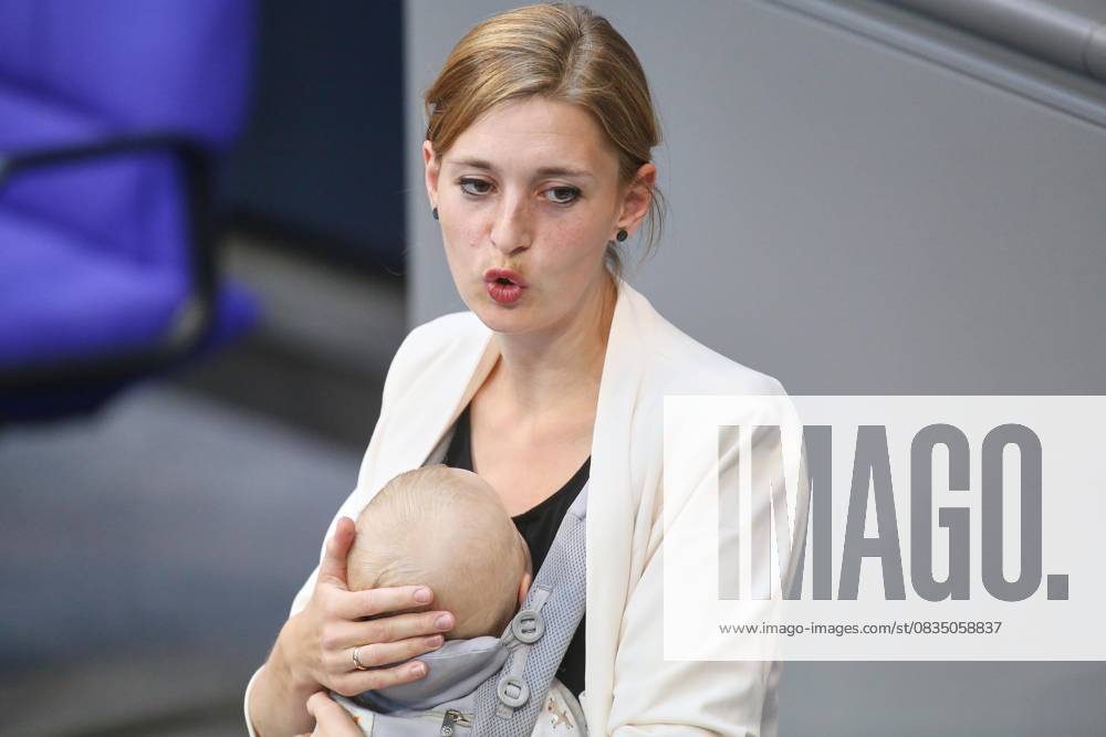 German Bundestag 26 Bundestag session Budget week Hanna Steinmüller, Green Party, is the first member of parliament to give a speech in the House with a baby in a carrier bag