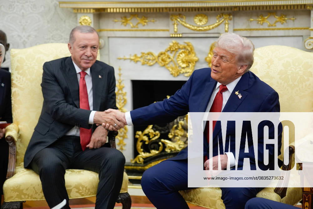 Bilder des Jahres 2025, News September 09 President Donald Trump and Turkey s President Tayyip Erdogan hold a bi-lateral meeting in the Oval Office of the White House in Washington DC on Thursday, September 25, 2025. The two leaders are expected to discuss trade and military agreements. WAX20250925845 YURIxGRIPAS