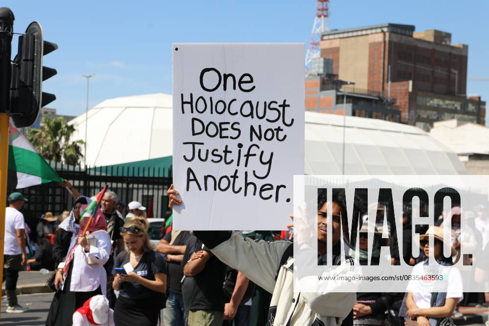 Israeli attacks on Gaza protested in South Africa CAPE TOWN, SOUTH AFRICA - SEPTEMBER 27: Demonstrators gather in front of the historic Parliament building in Cape Town, South Africa to protest Israel’s attack on Gaza on September 27, 2025. The rally, jointly organized by the ruling African National Congress (ANC), the main opposition party uMkhonto weSizwe (MK), along with several other political parties and civil society organizations as protesters carrying Palestinian flags and placards condemning the ongoing atrocities in Gaza. Murat Ozgur Guvendik Anadolu Cape Town South Africa. Editorial use only. Please get in touch for any other usage.