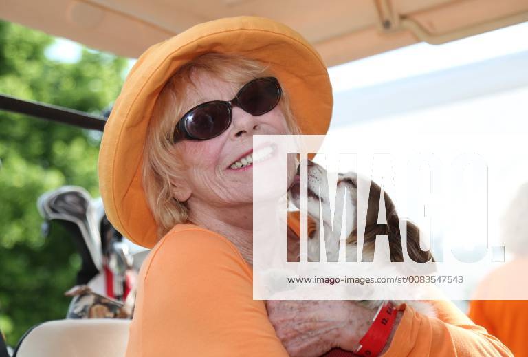 12 Thuringian Charity Open Mühlberg 01 06 2018 Mühlberg 12 Thuringian Charity Open in the picture Elke Sommer with dog Smiley