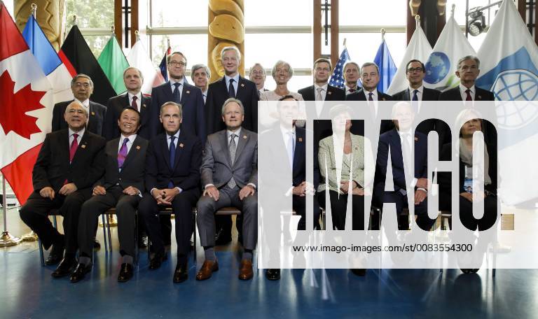 Family photo with Federal Finance Minister Olaf Scholz 2 v r front SPD at G7 Meeting of finance ministers and central bank governors in Whistler Canada 01 06 2018 Whistler Canada