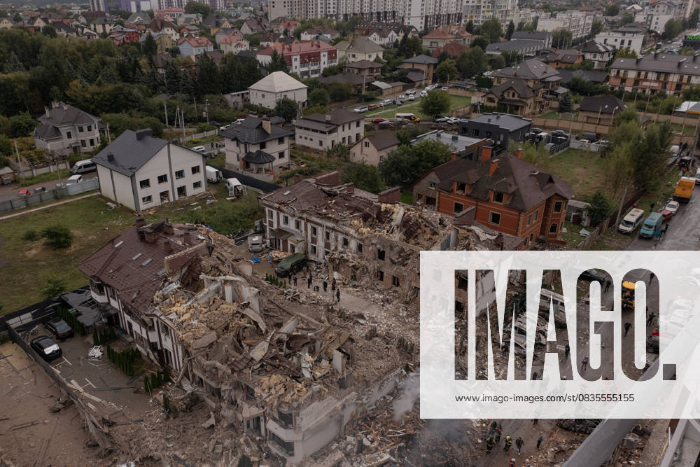 The destruction of a residential territory after a massive missile attack that struck Kyiv, Ukraine on the early hours of September 28, 2025. - ZUMAj167 20250928_zip_j167_016