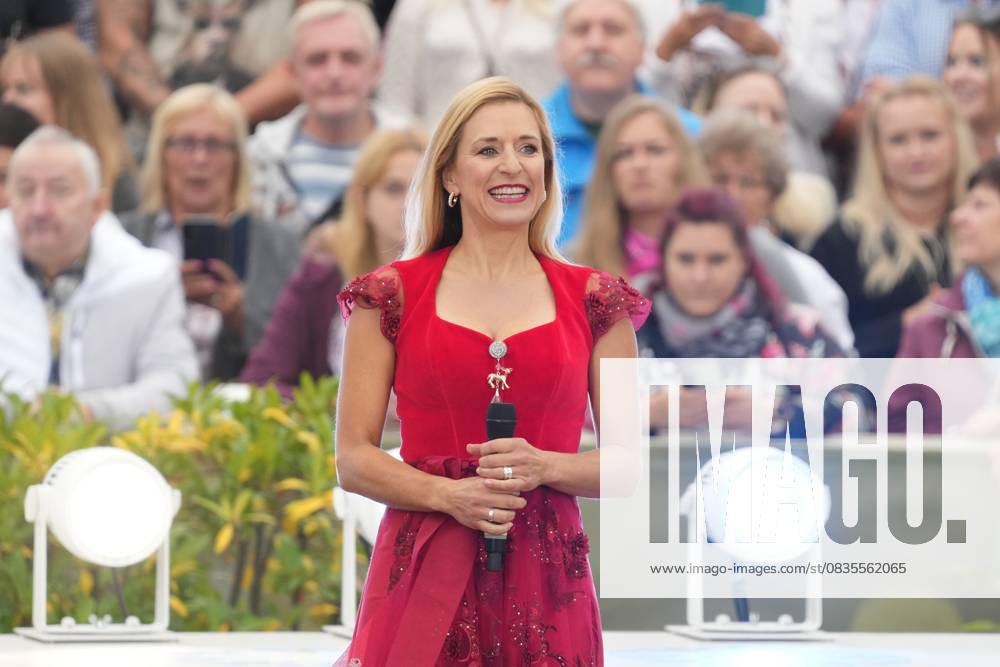 ZDF Fernsehgarten 2025 Stefanie Hertel in ZDF Fernsehgarten Motto Oktoberfest on 28 09 2025 in Mainz Mainz ZDF Fernsehgarten Rheinland Pfalz