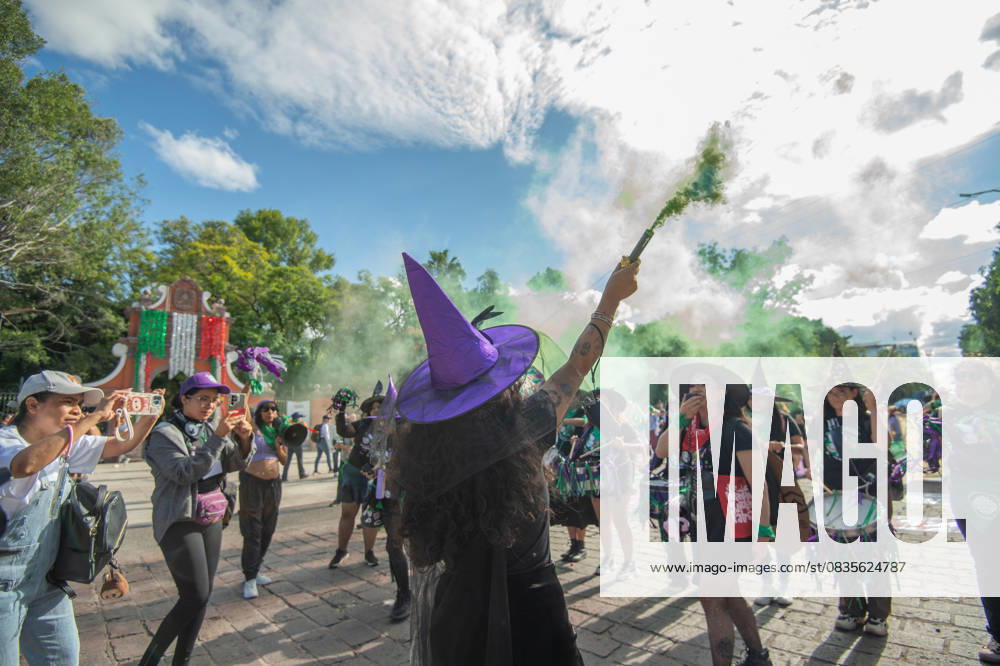 Bilder des Jahres 2025, News September 09 Women taking part during a demonstration in the main streets of the Queretaro for the Global Day of Action for Legal, Safe, and Accessible Abortion. on September 28, 2025 in Quertetaro, Mexico. Queretaro Mexico - ZUMAe321 20250928_zia_e321_017